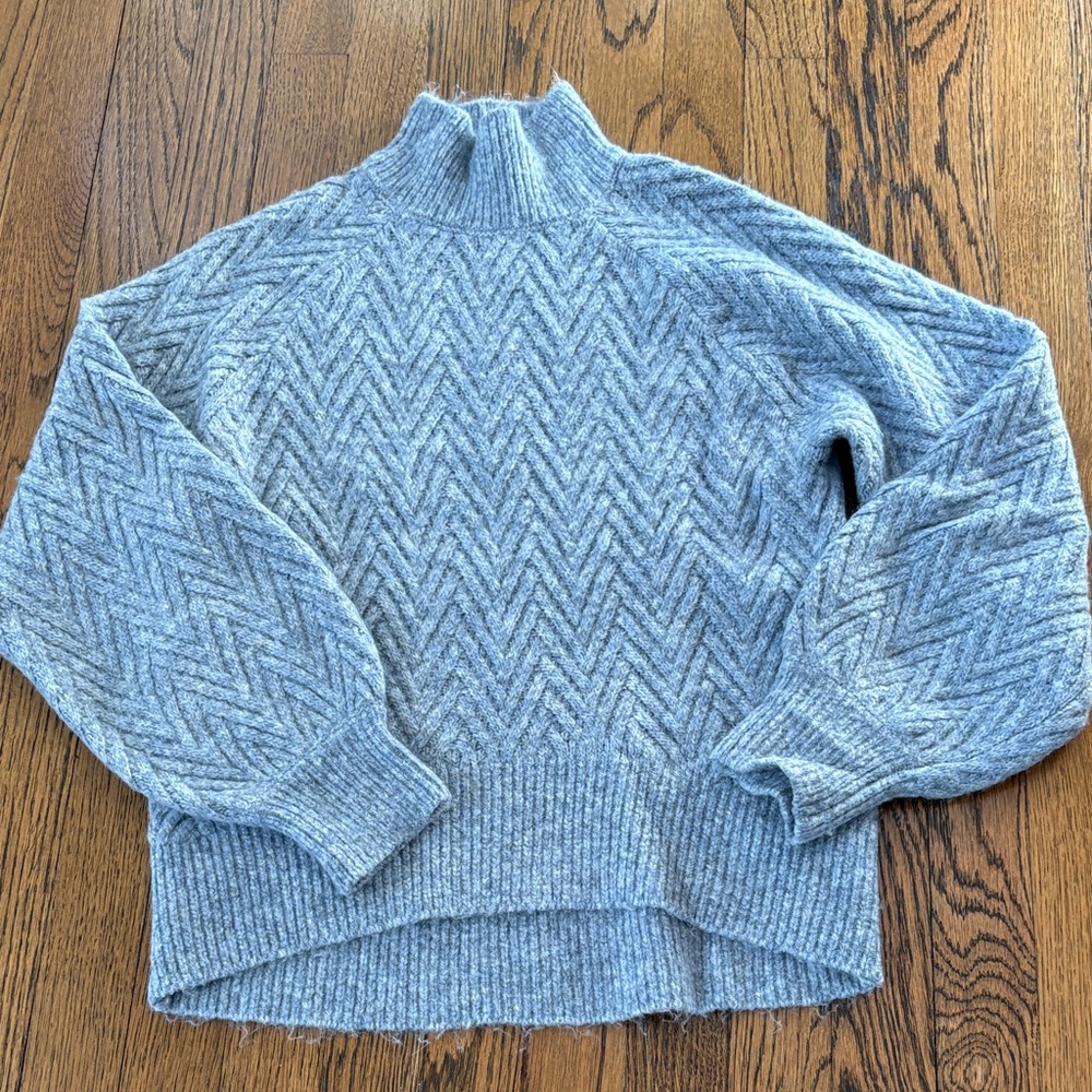 Abercrombie & Fitch light blue grey Chevron Knit Women's Sweater, turtleneck, xS